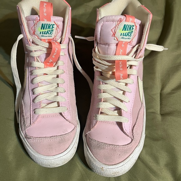 Nike Kids Pink and Cream Sneakers